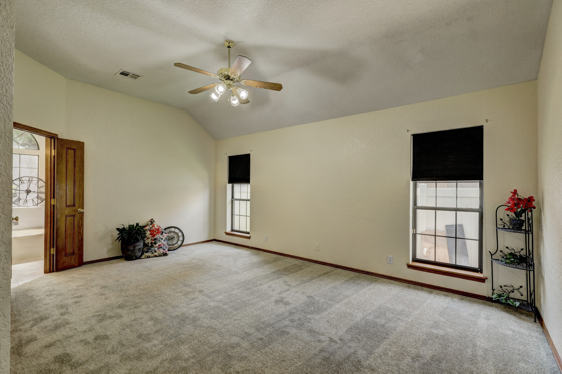 A striking rental property. Imagine the possibilities. 