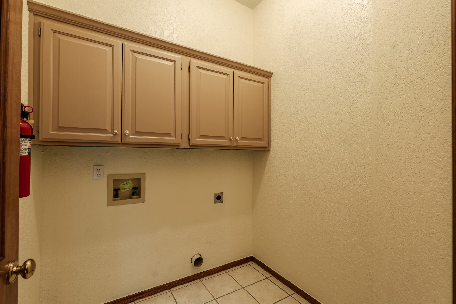 You will love it. Ready for a move-in. 