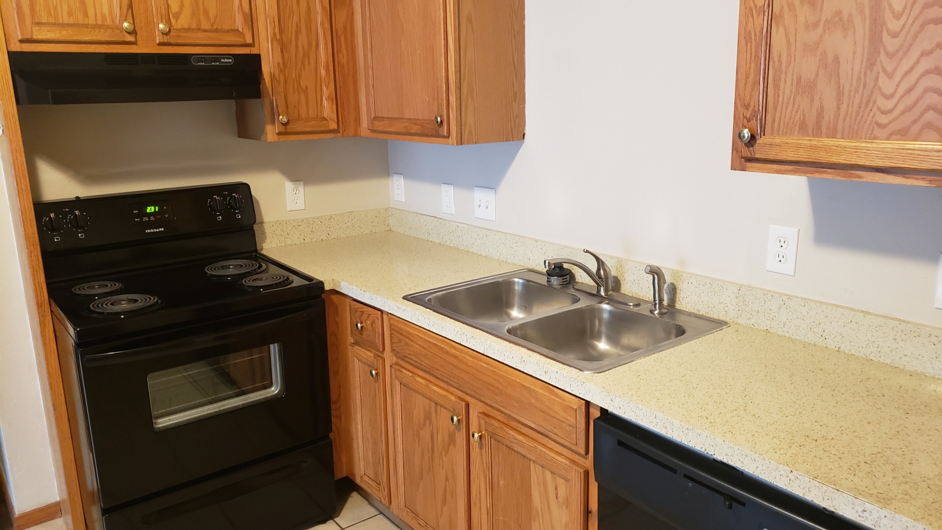 Ready for a move-in. A good-looking unit. Check this place out. 