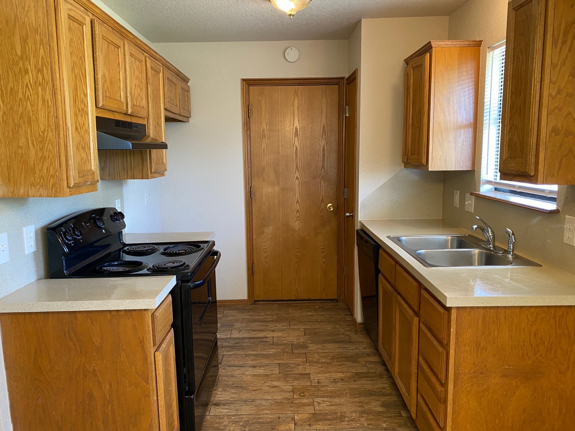 A darling layout. This unit won't be on the market long. 