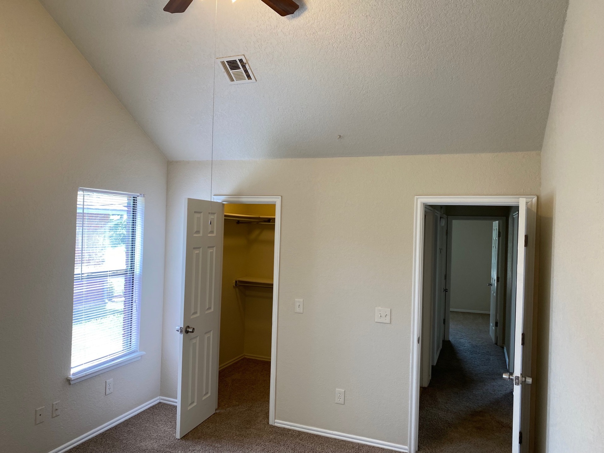 More than you could ask for. A striking domicile. Ask for details. We're always happy to answer questions. 