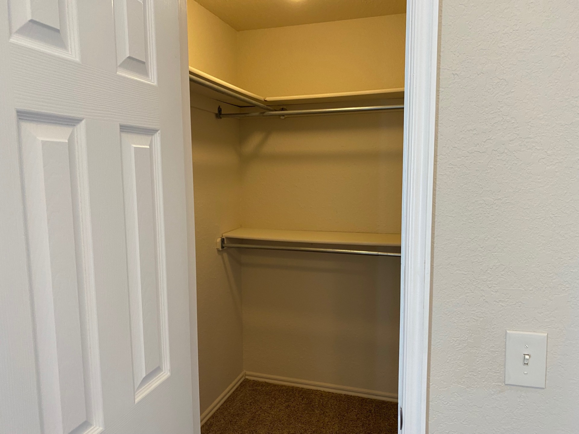 This unit won't be on the market long. A gorgeous design. Submit your rental application today. 