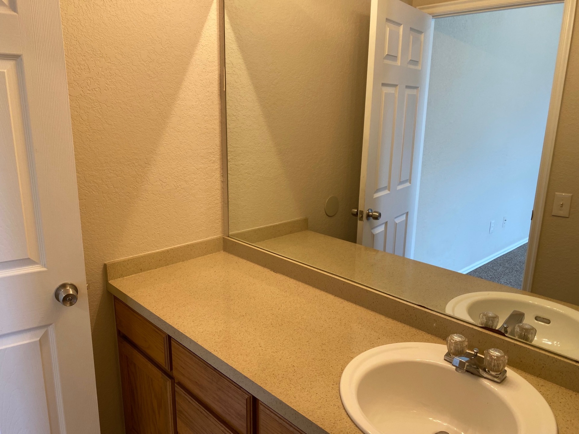 Captivating. A pleasant property. Ask for further information. 