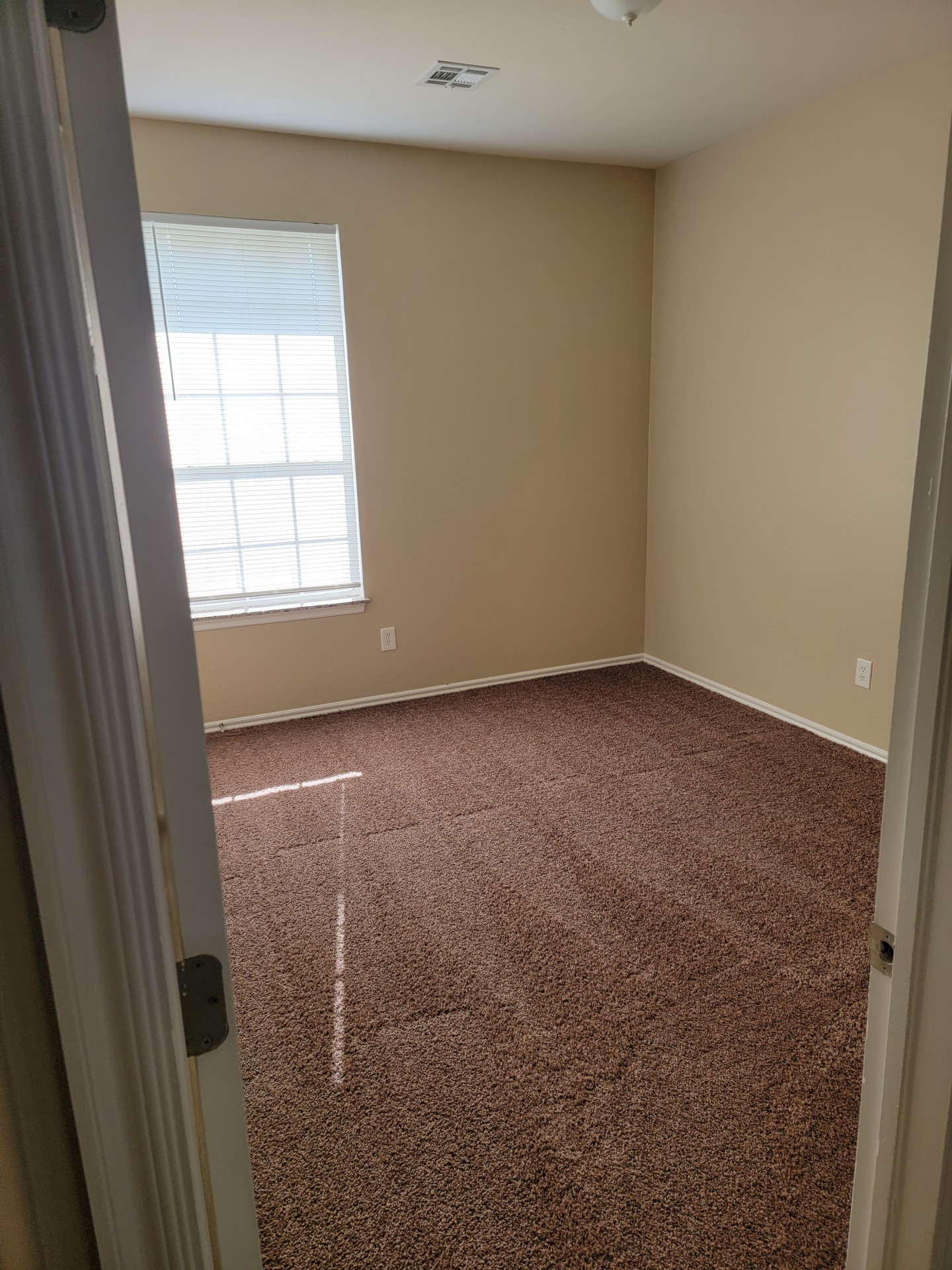 You'll fall in love with this place. An outstanding address. Telephone us to ask about this rental unit. 