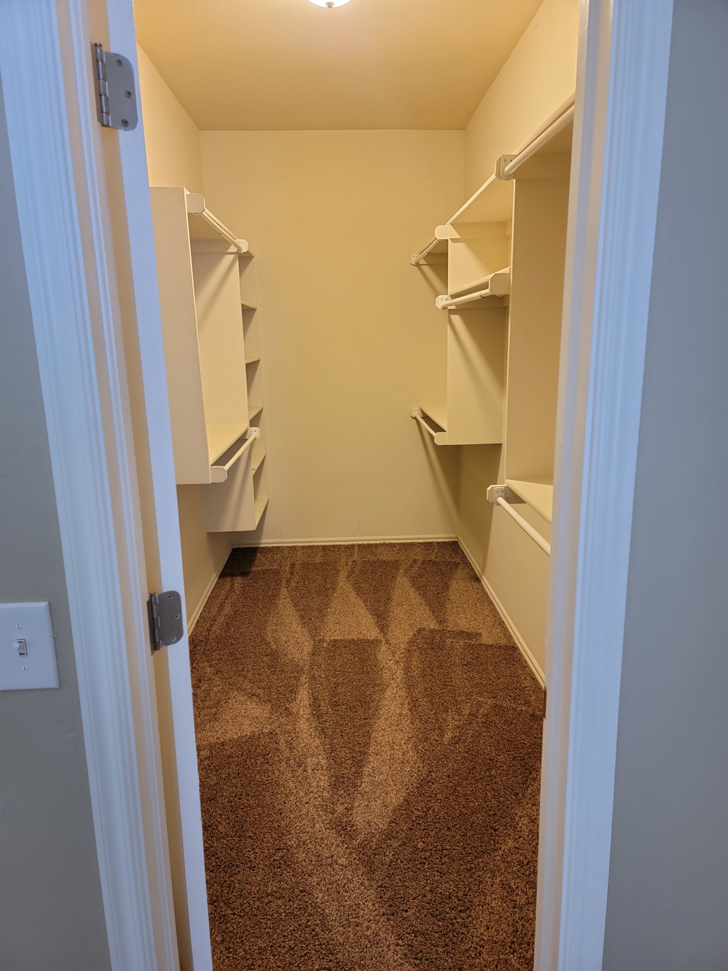 All the features you are looking for. A wonderful domicile. Apply to rent this place today. 