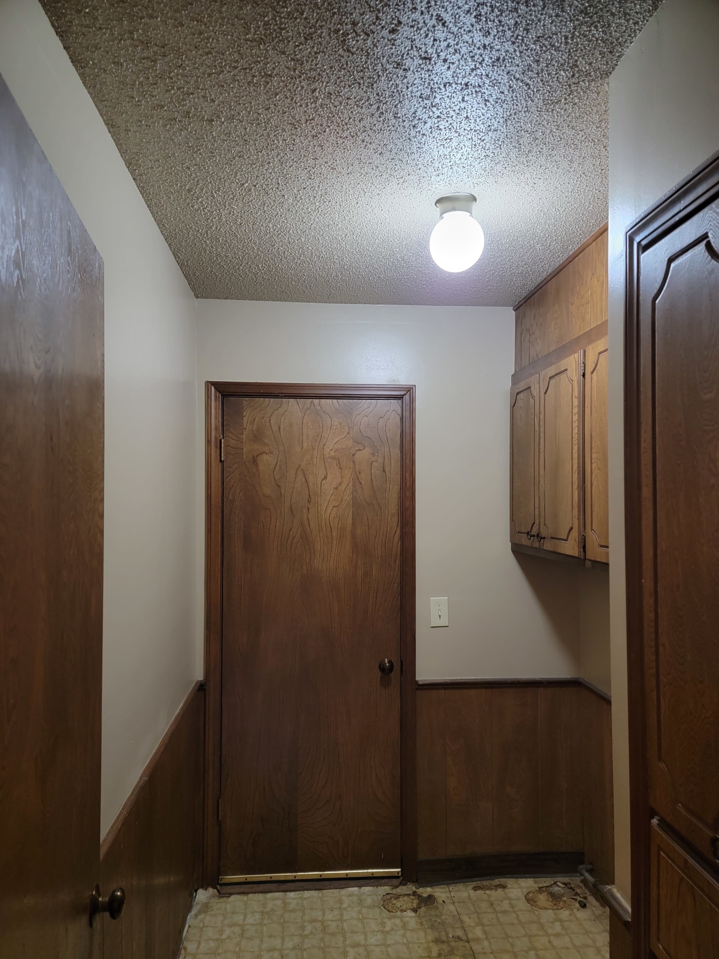 A pleasing nest. Ready for a move-in. 