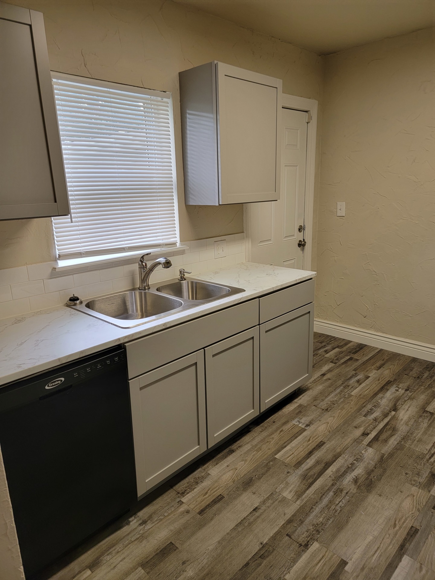 An outstanding design. Telephone us to ask about this rental unit. 