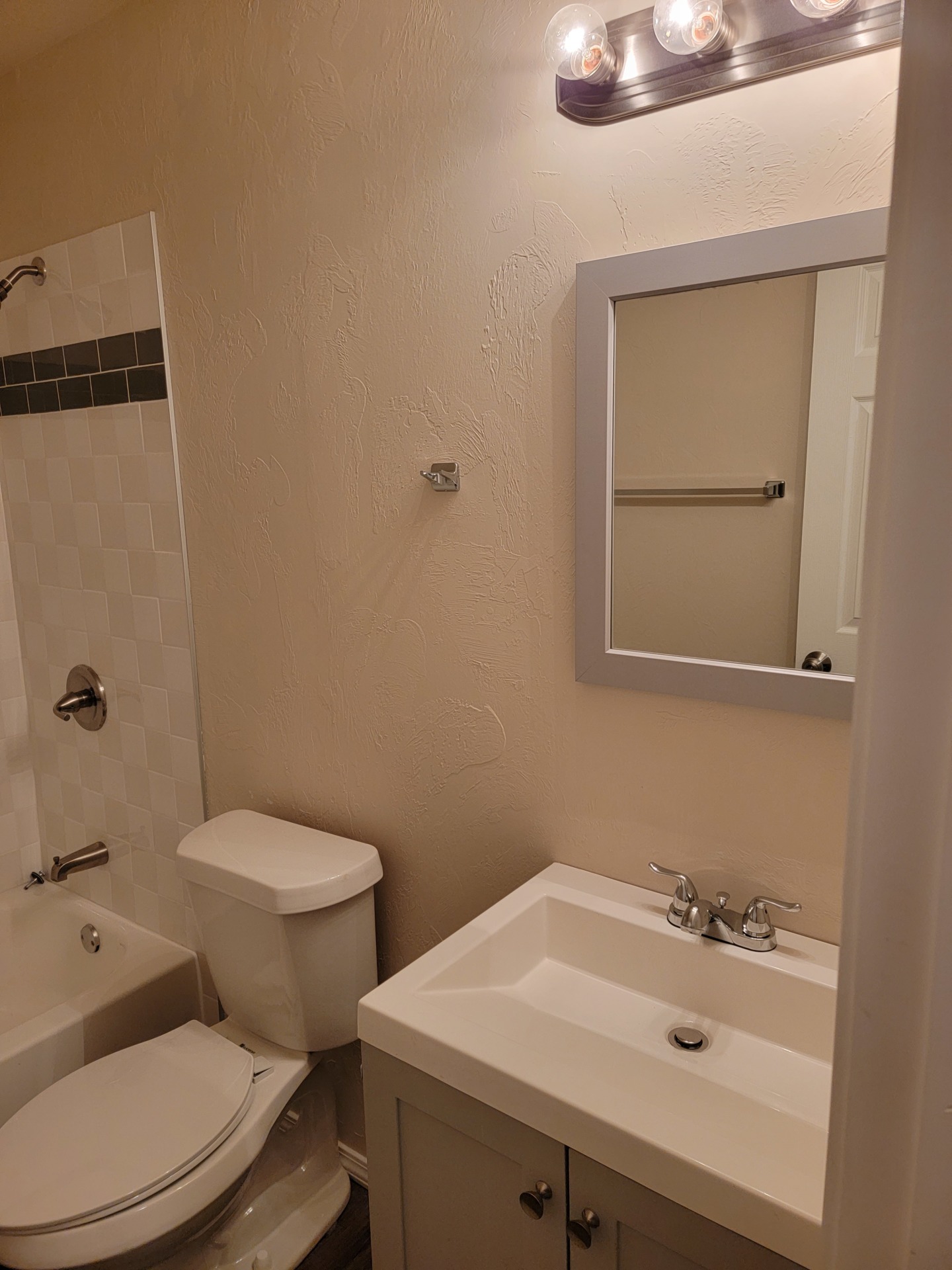 A first-rate nest. You'll love coming home to this place. 