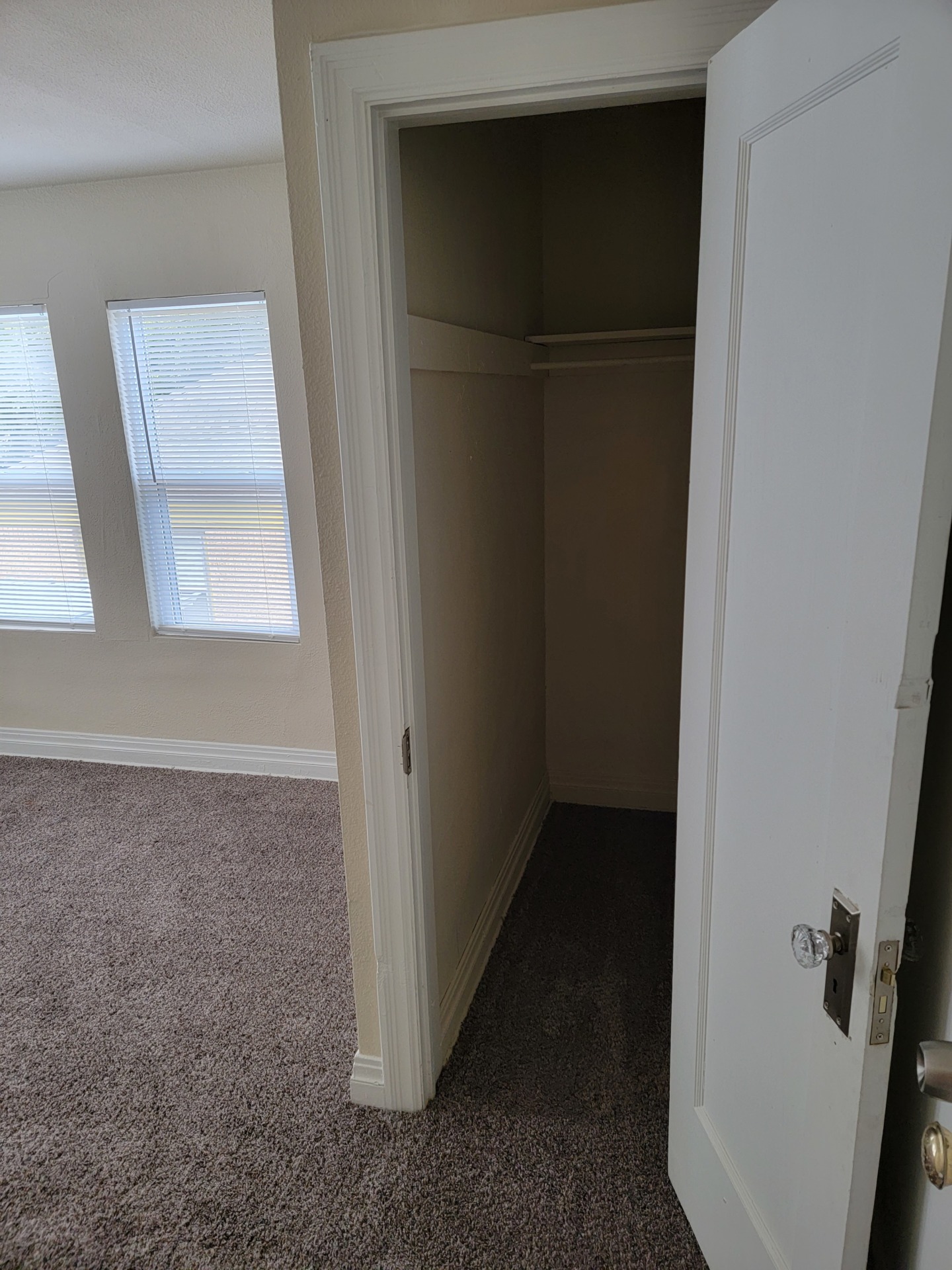 This place is ready for a new occupant. You'll love coming home to this place. 