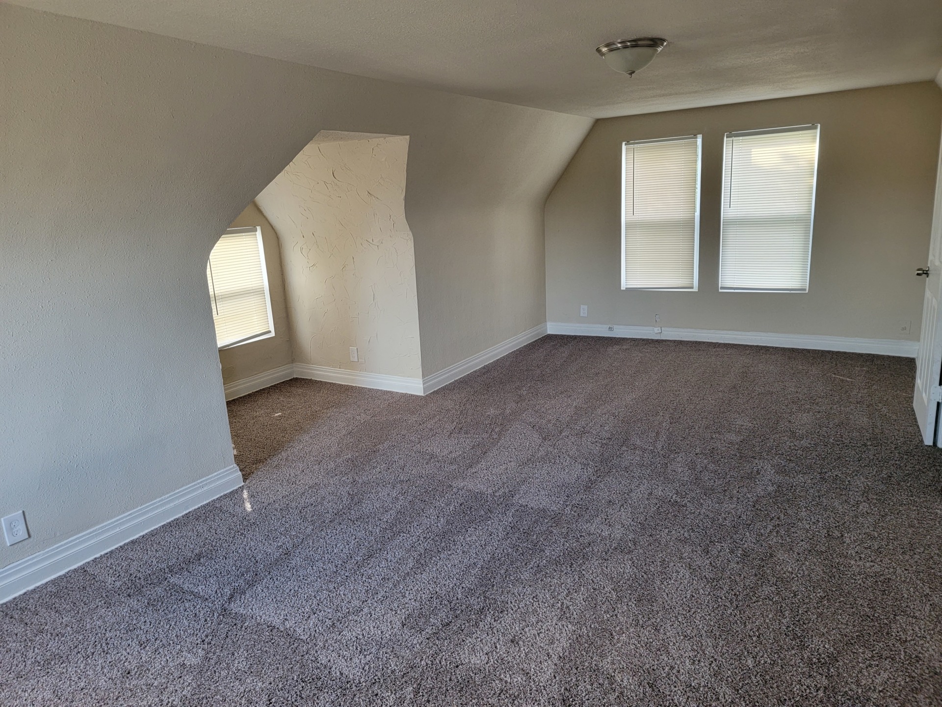 A fine unit. See this place today. 