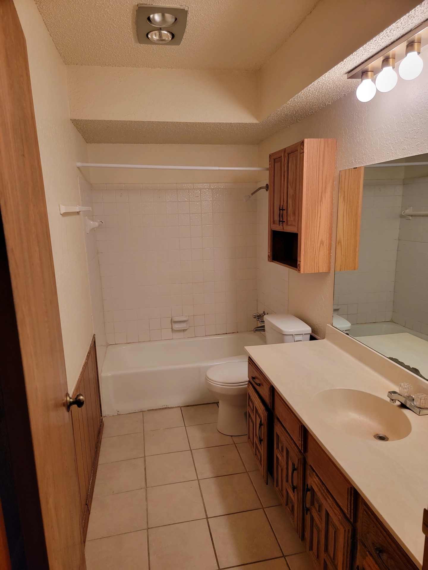 An outstanding design. Telephone us to ask about this rental unit. 