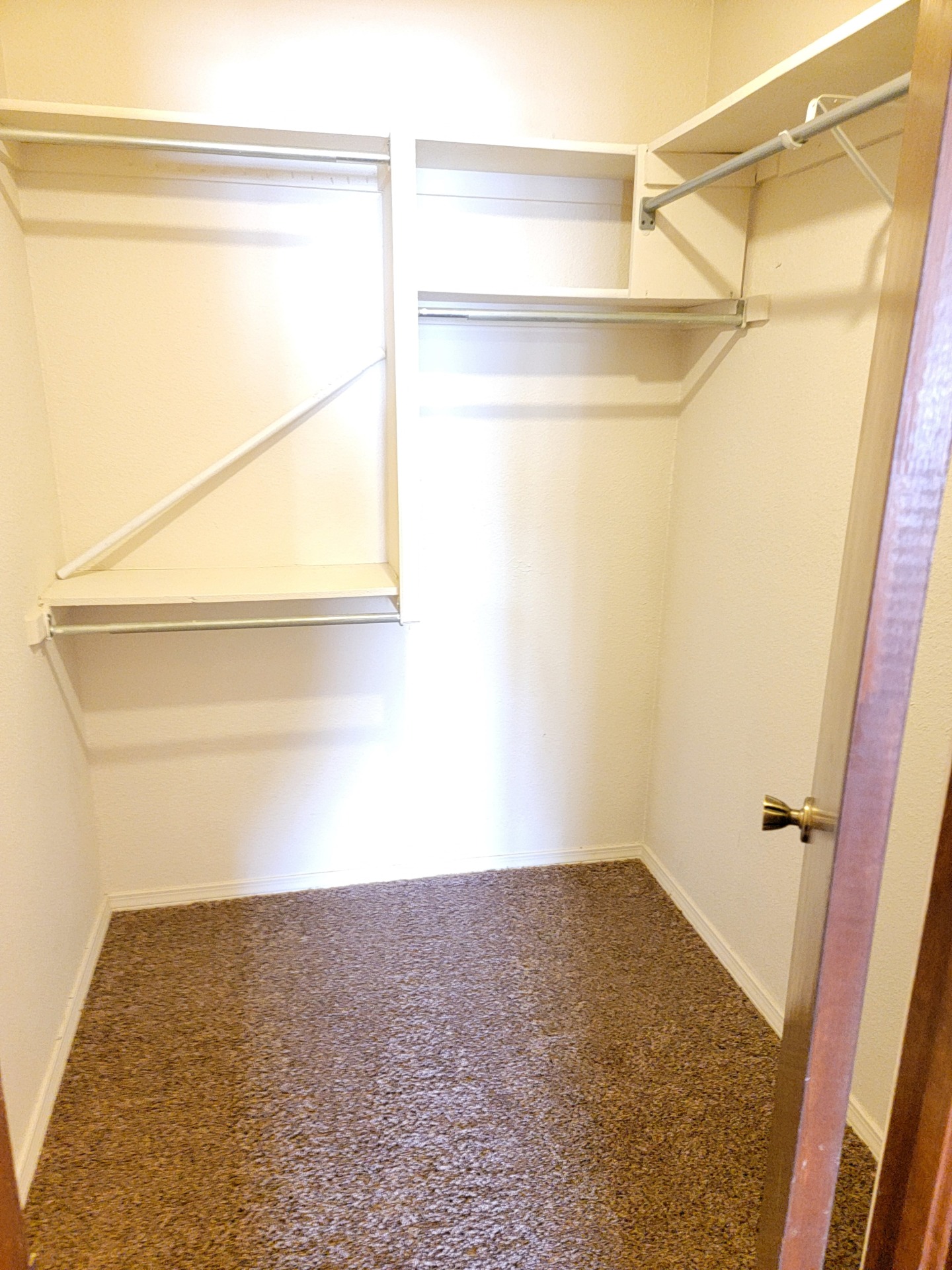 A delightful design. Ready for a move-in. 