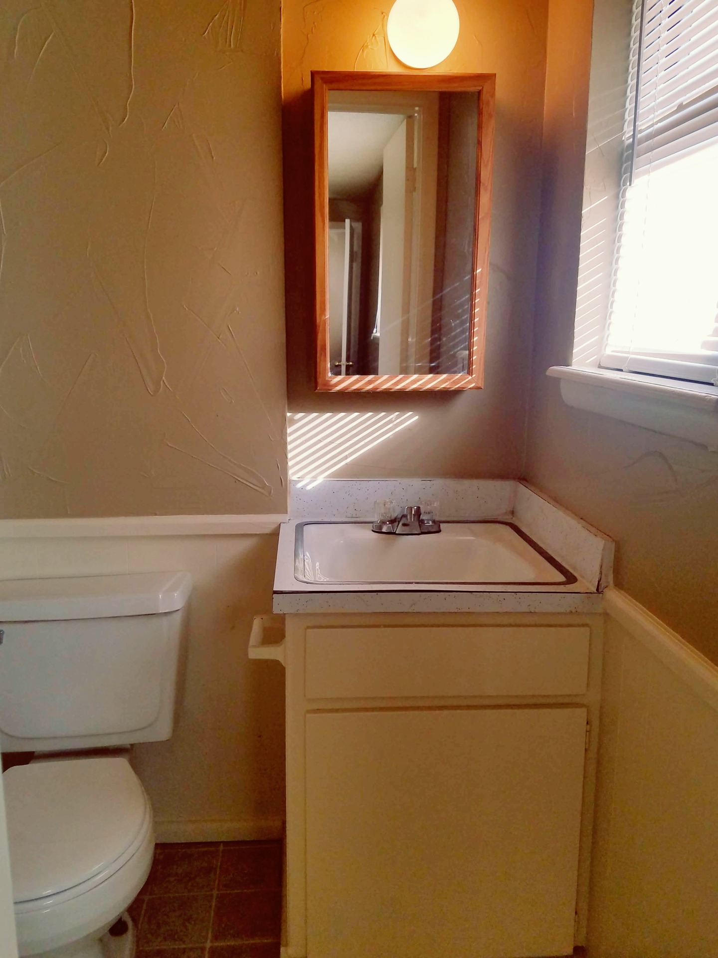 An enticing dwelling. Very cute. 