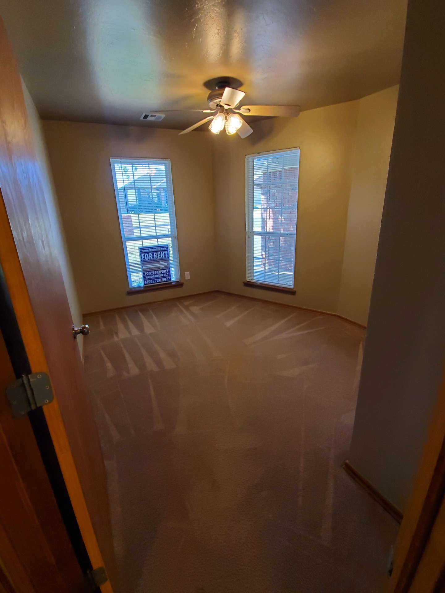 Awesome living quarters. Attractive kitchen and bathroom. 