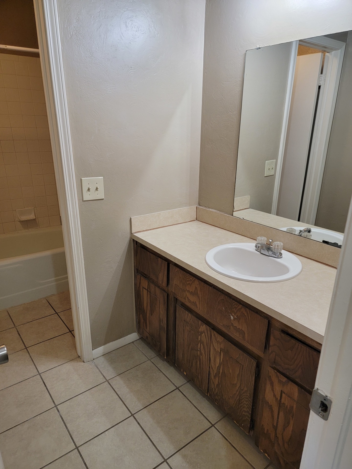 An outstanding design. Telephone us to ask about this rental unit. 