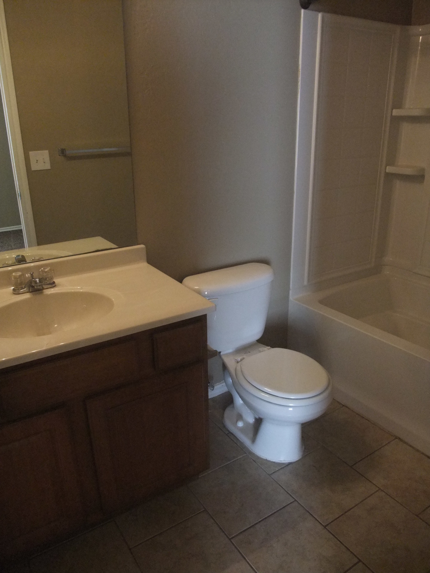 A good-looking locale. This place is ready for a new occupant. 