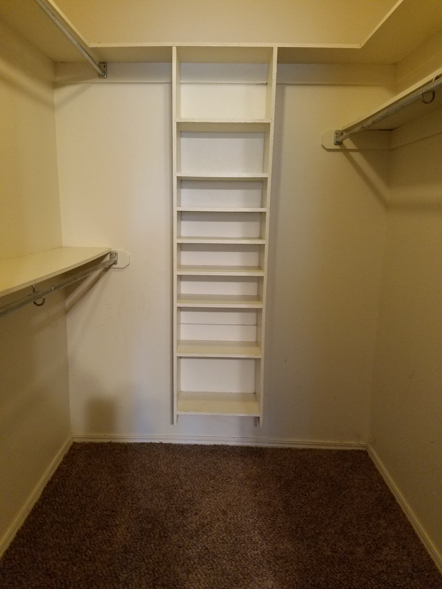 This unit won't be on the market long. A beauty. 