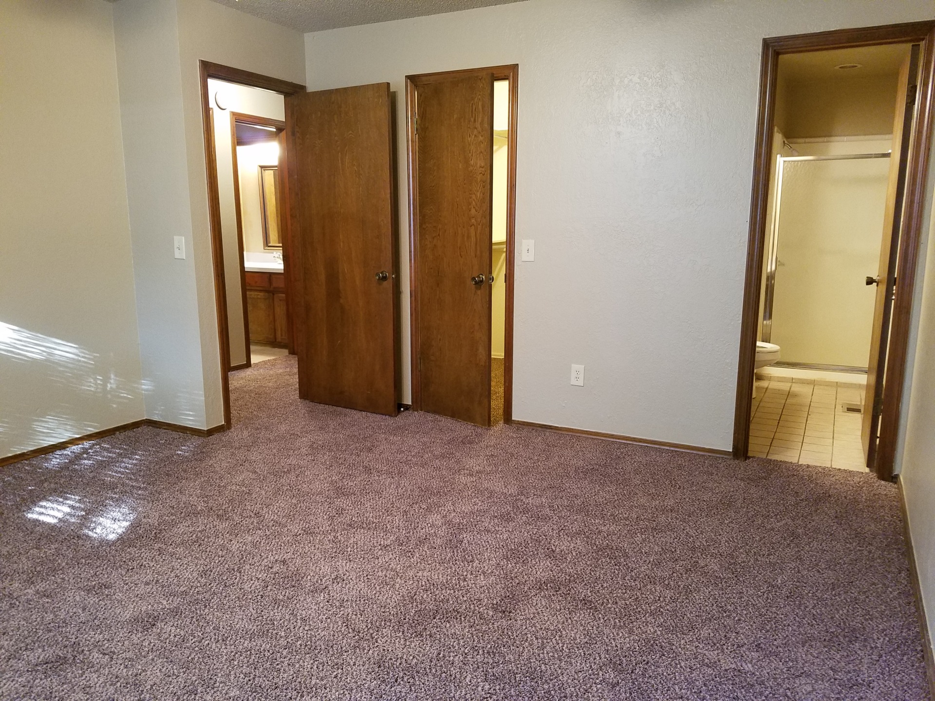 Many conveniences. A very desirable unit. 