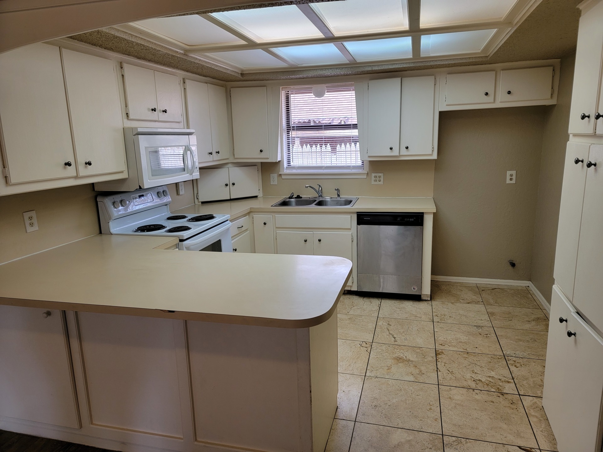 An exceptional home. More details on our website. 