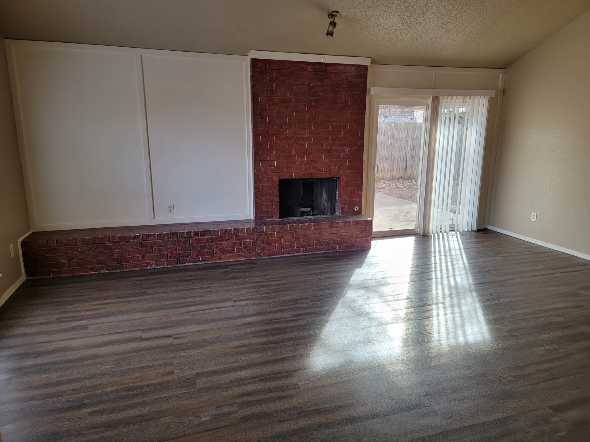 Reasonably priced. A good-looking property. See this place today. 