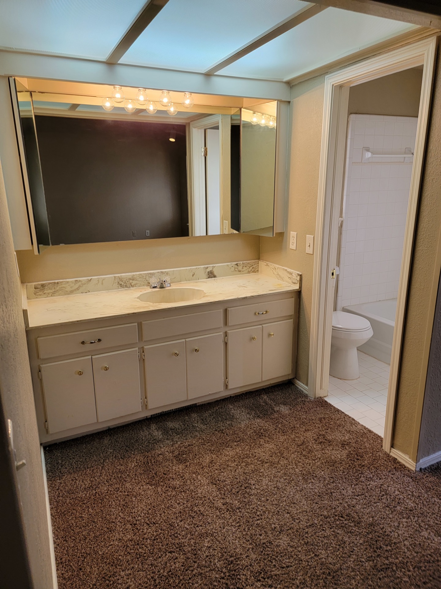 You'll love coming home to this place. Attractive kitchen and bathroom. 