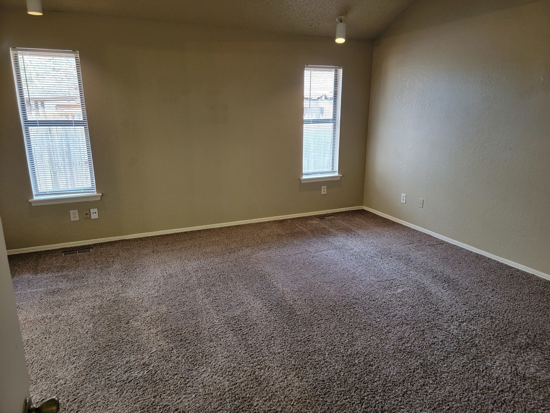 A splendid rental unit. Apply to rent this place today. 
