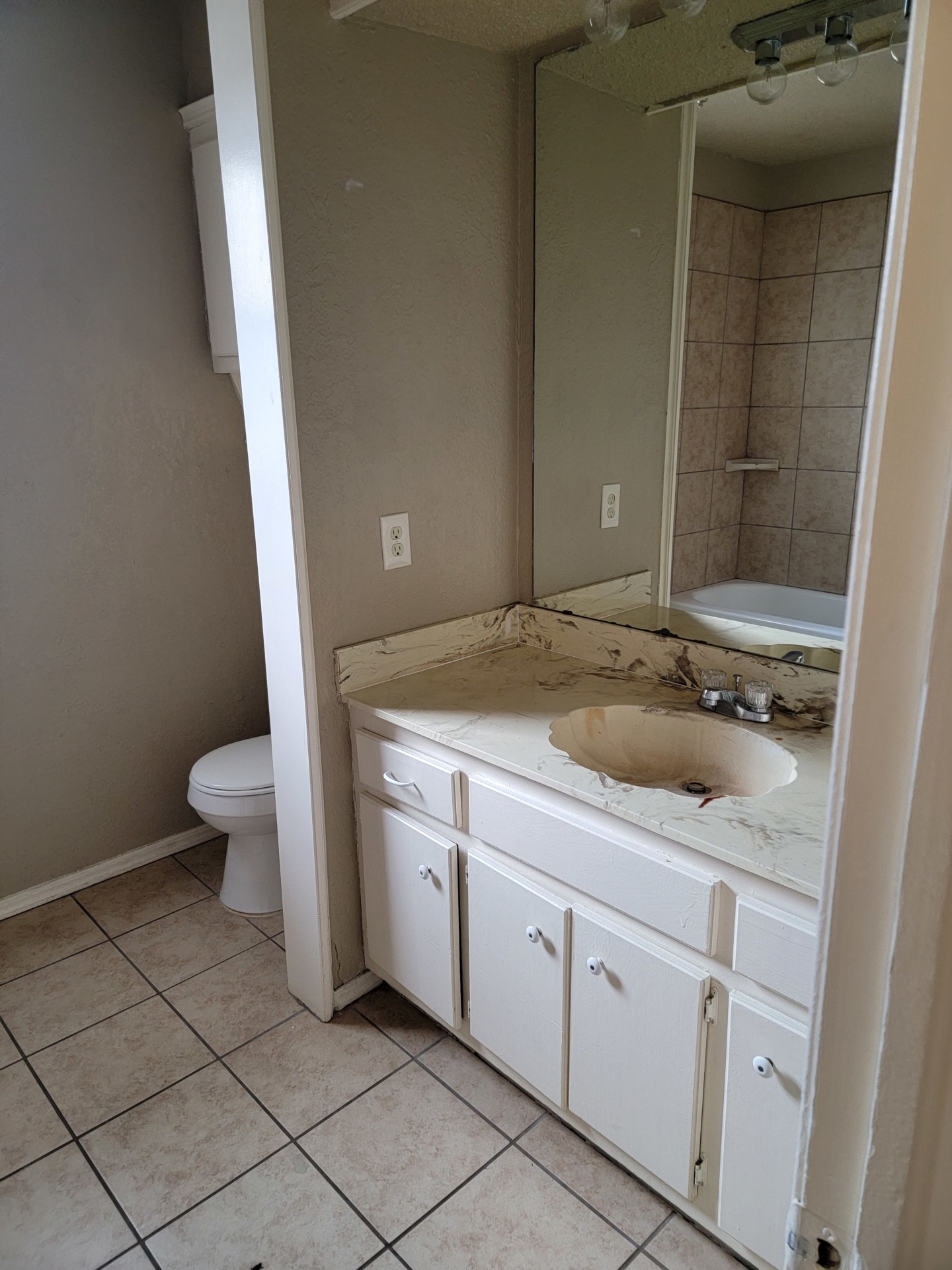 This place is ready for a new occupant. A lovely home. See us on the web at PointePropertyManagement.com. 