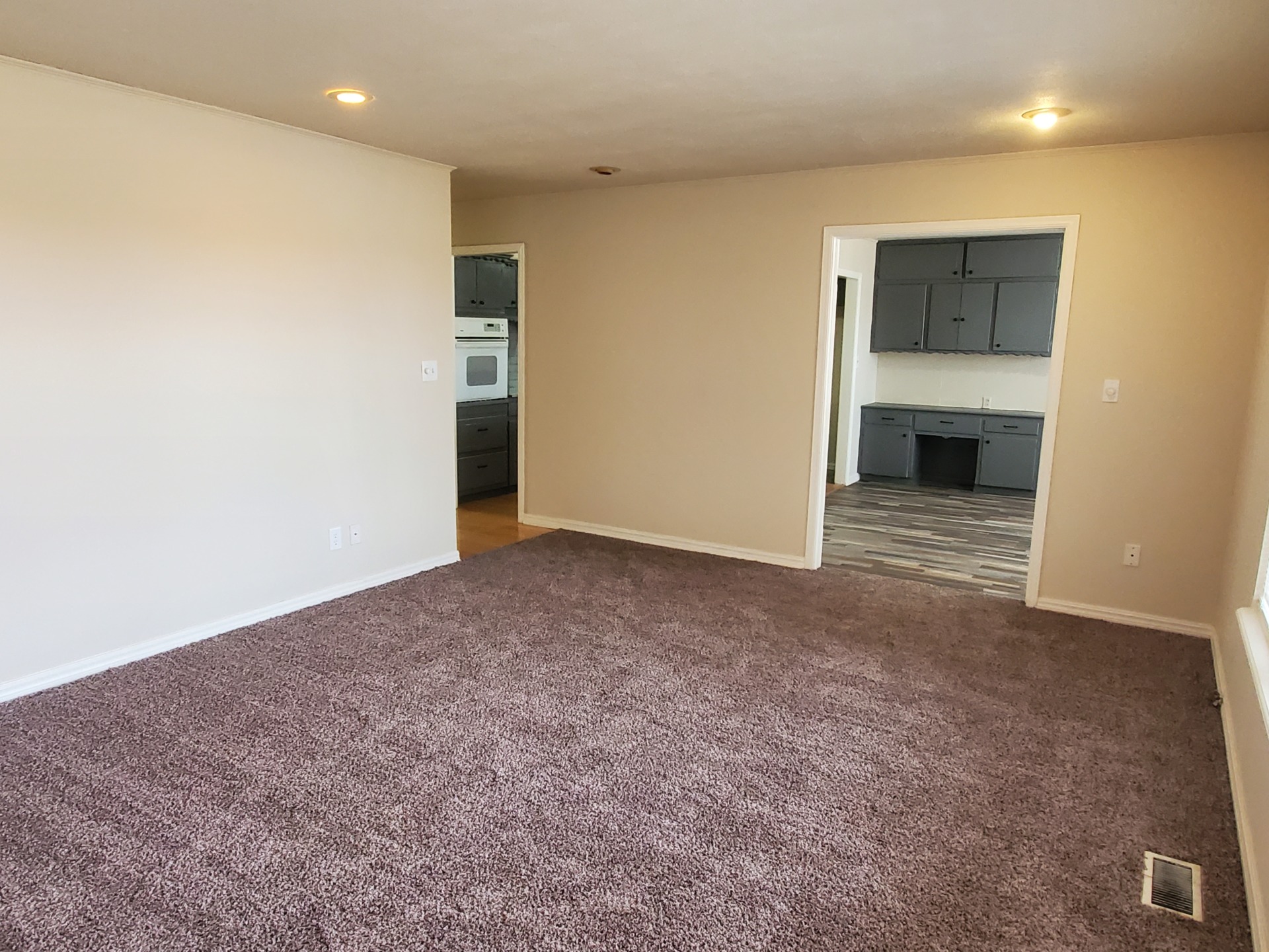 A capitvating nest. You'll love coming home to this place. 