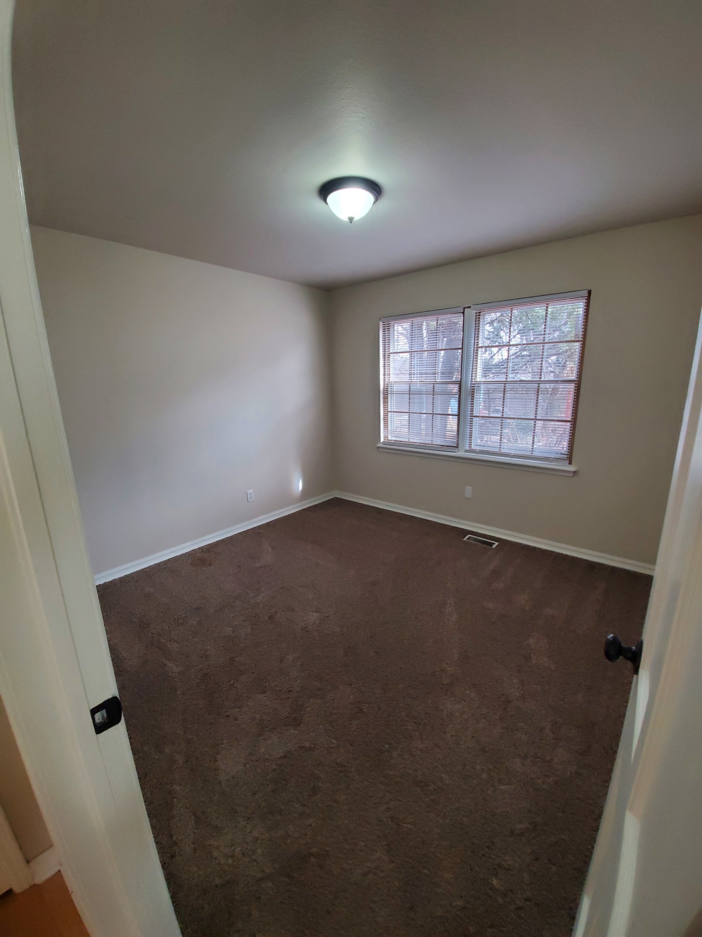 An enticing dwelling. Very cute. 