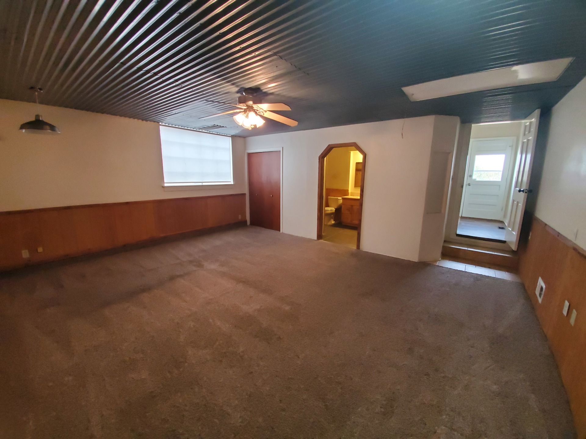 An adorable dwelling. You'll love coming home to this place. 