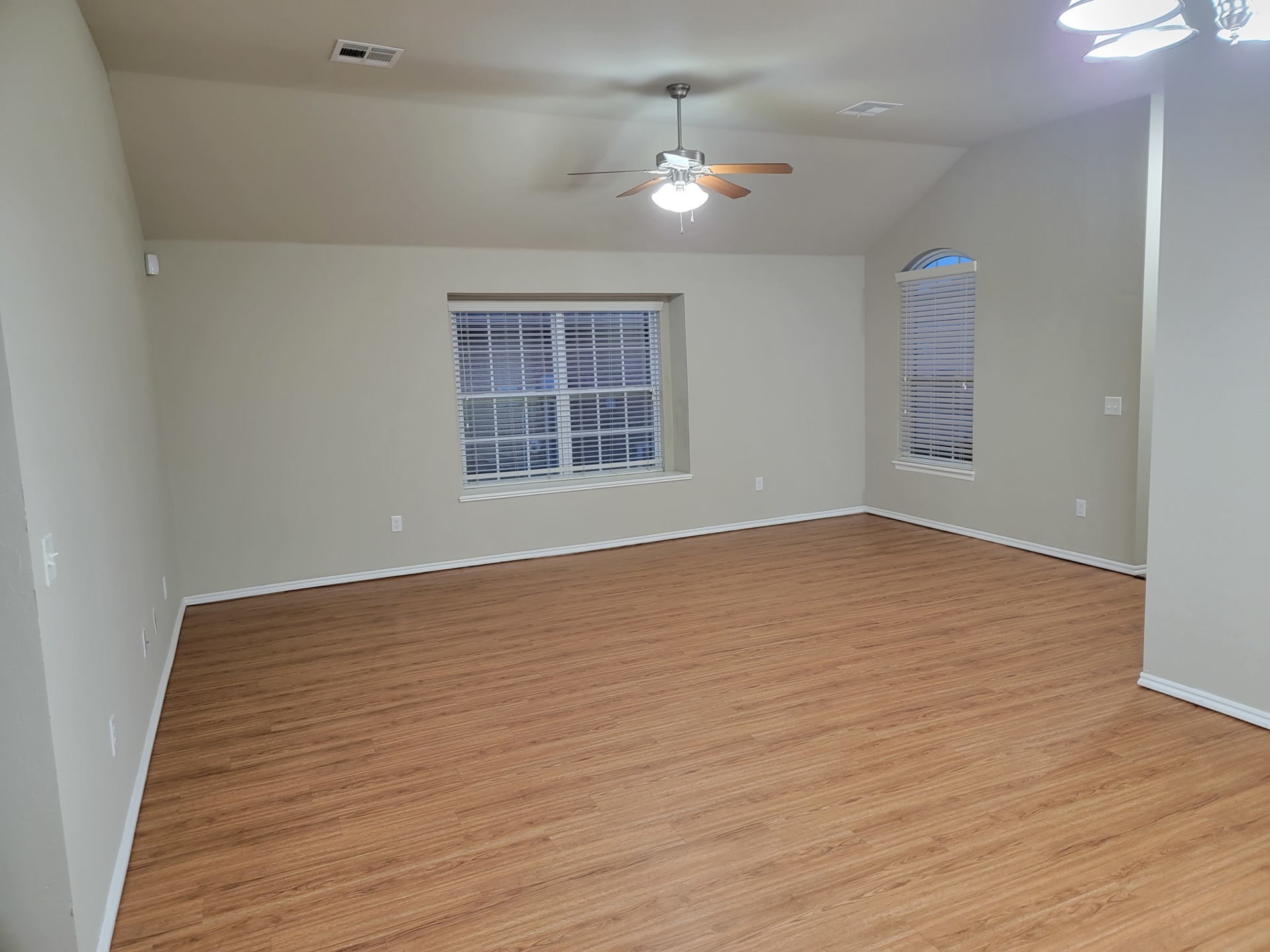 A pleasant layout. You will love it. 