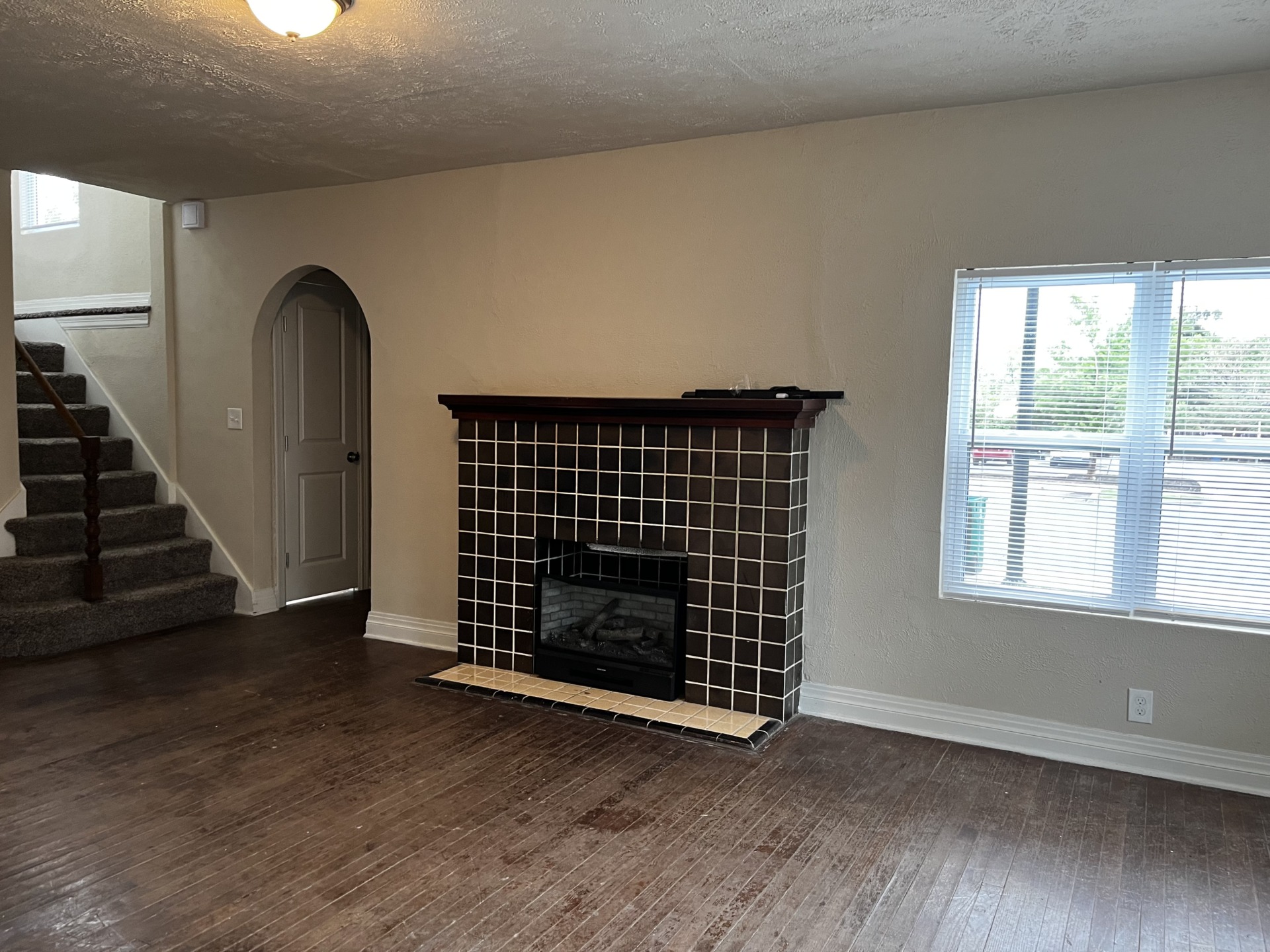 All the features you are looking for. An enticing dwelling. Call 405-720-0077 for more details. 