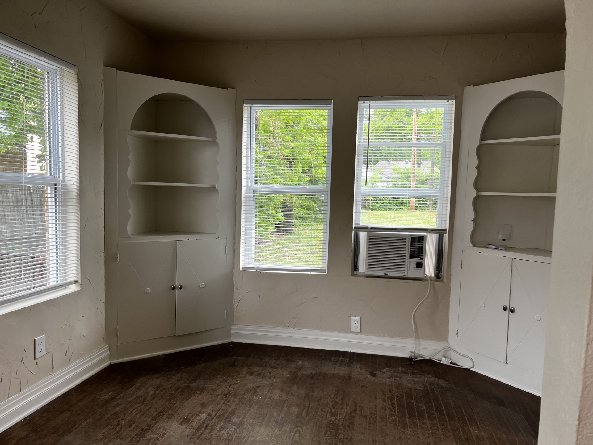 Your new home. A splendid home. Visit us at RentInOKC.com. 