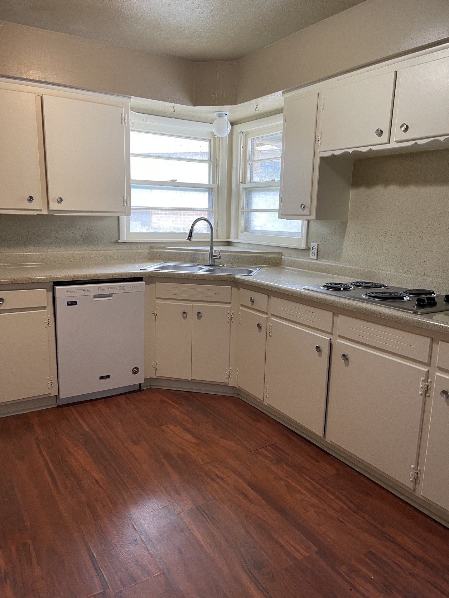 A first-rate rental unit. Ready for a move-in. 