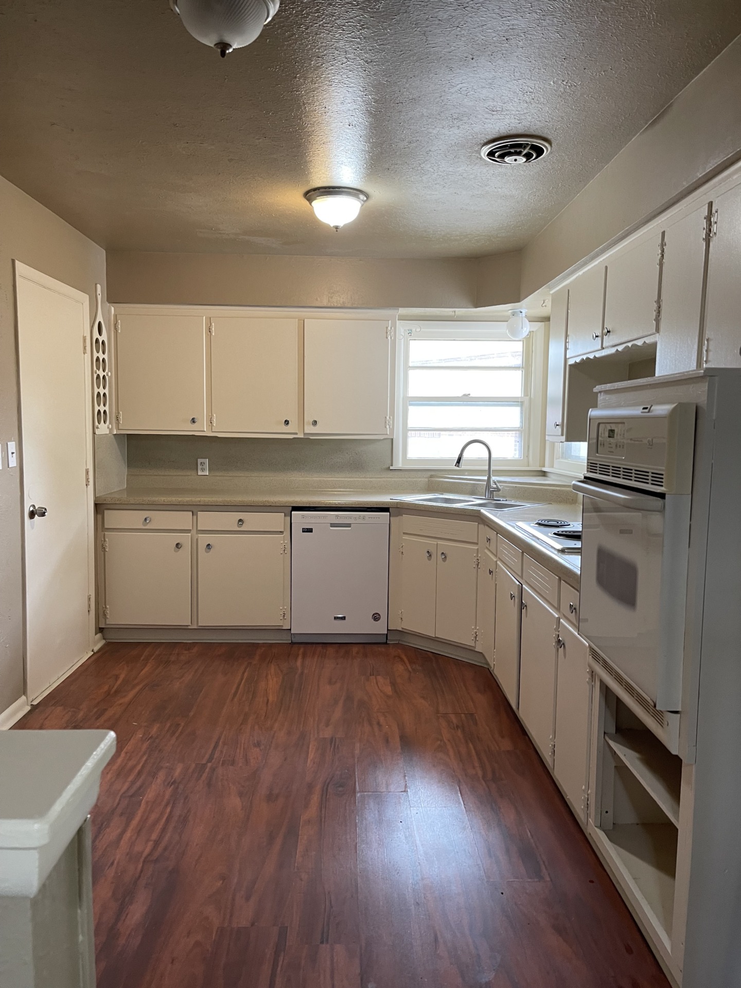 Captivating. An exceptional unit. Call to schedule a viewing. 