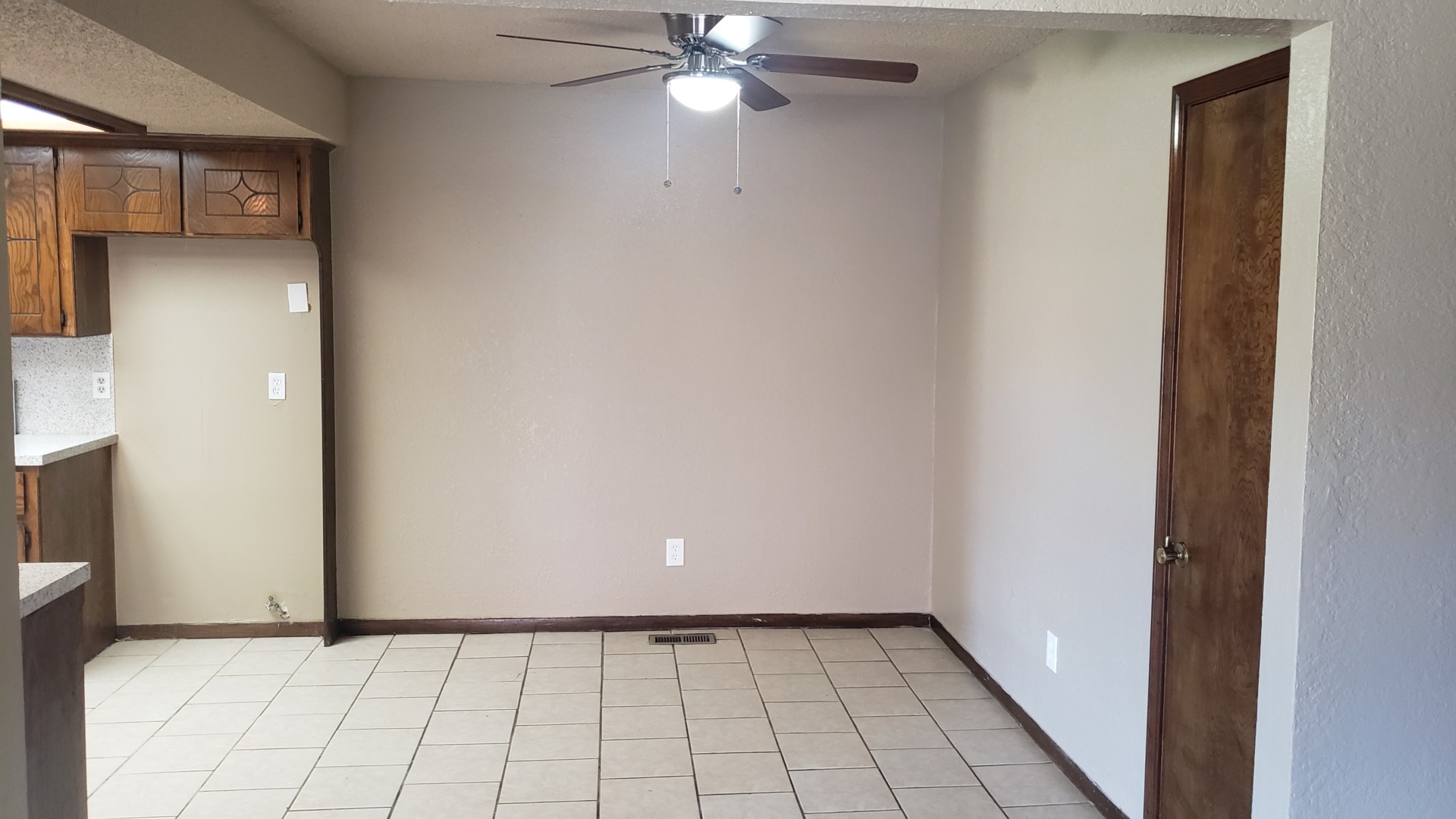 A capitvating home. Many conveniences. 