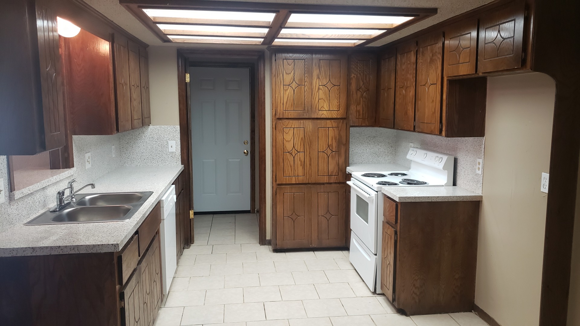 An attractive rental property. All the features you are looking for. 