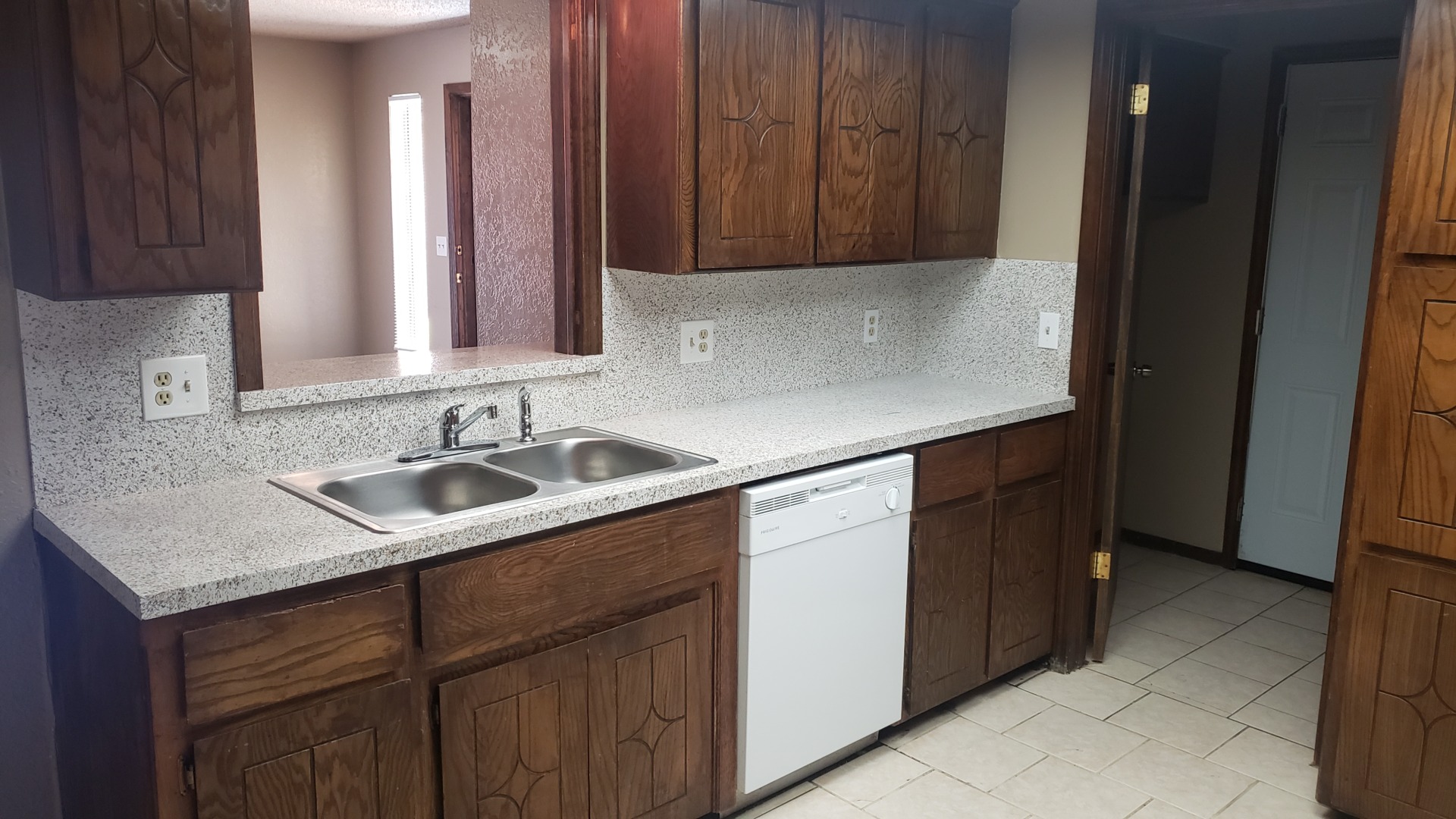 A striking dwelling. Don't miss out on this wonderful opportunity. 