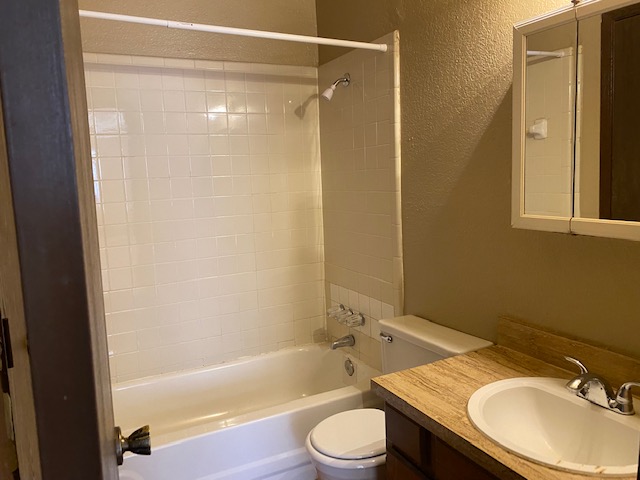 This unit won't be on the market long. A pleasant nest. Contact Pointe Property Management. 