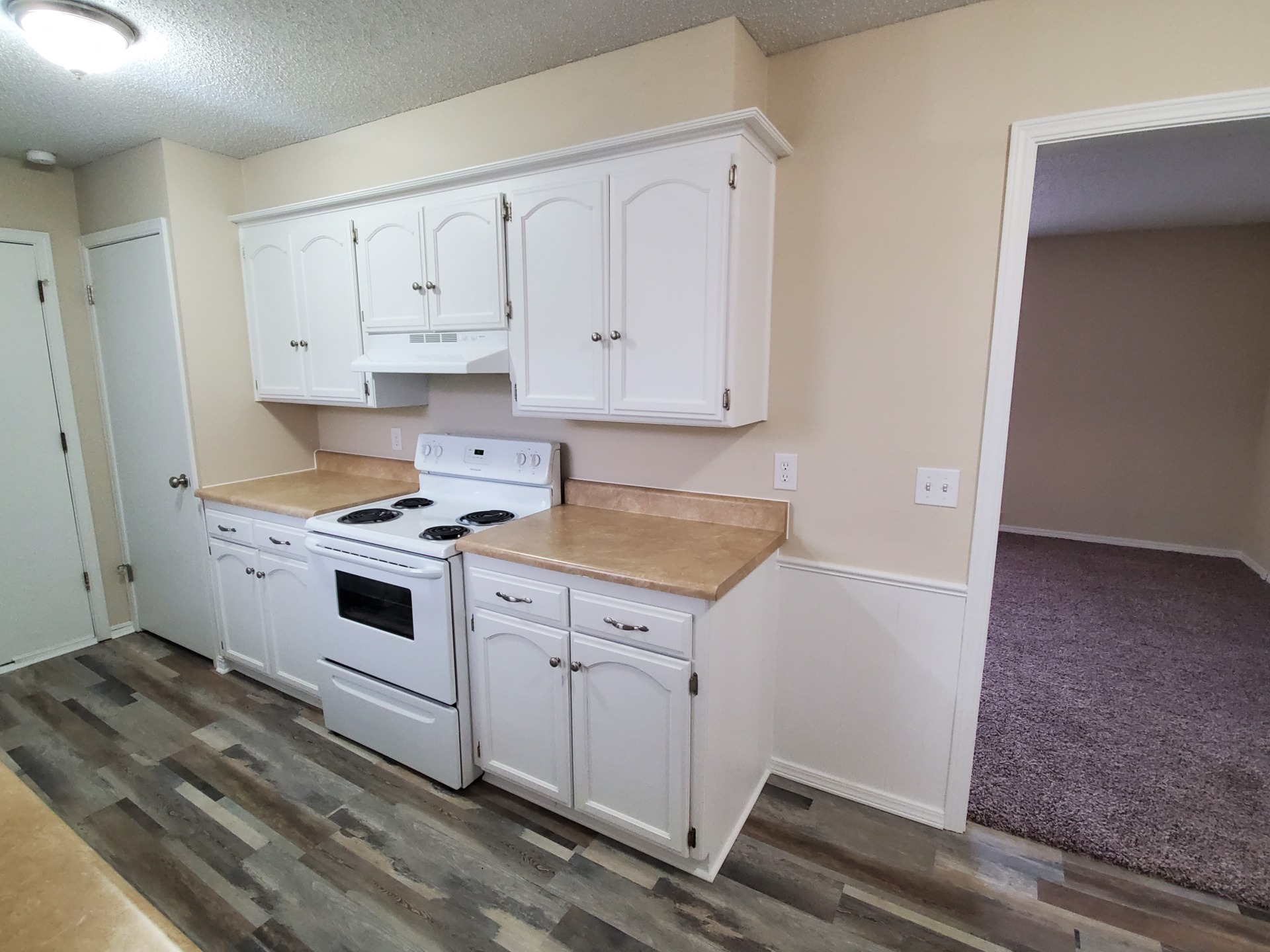 You'll love coming home to this place. Attractive kitchen and bathroom. 