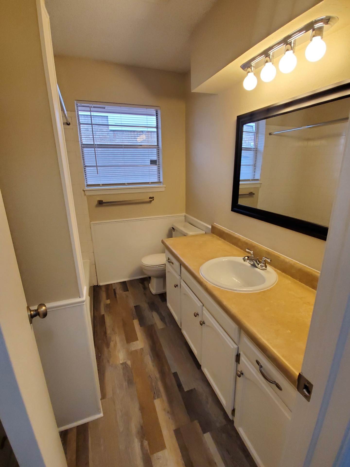 Ready for a move-in. An excellent choice. 