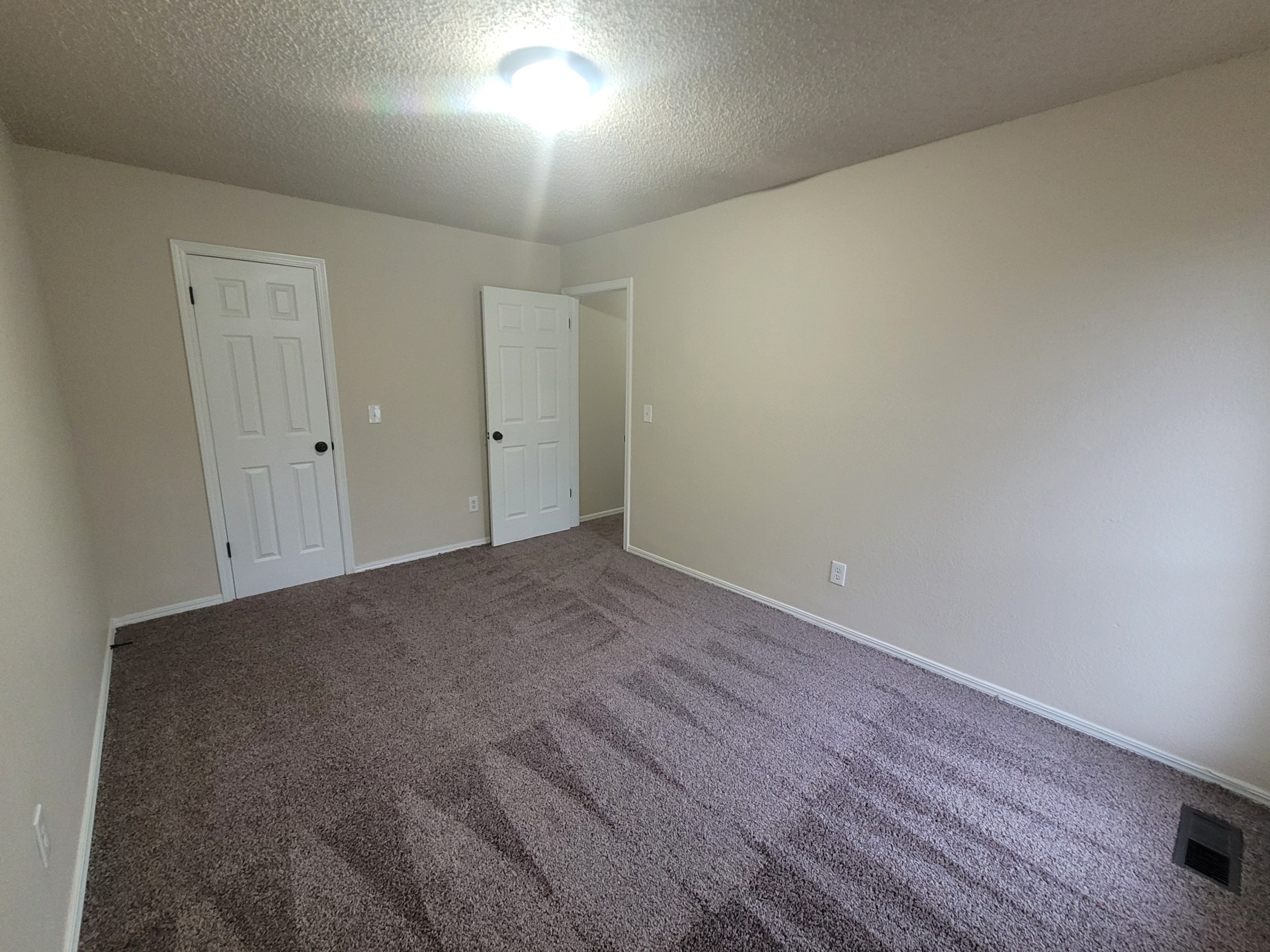 Awesome living quarters. Attractive kitchen and bathroom. 