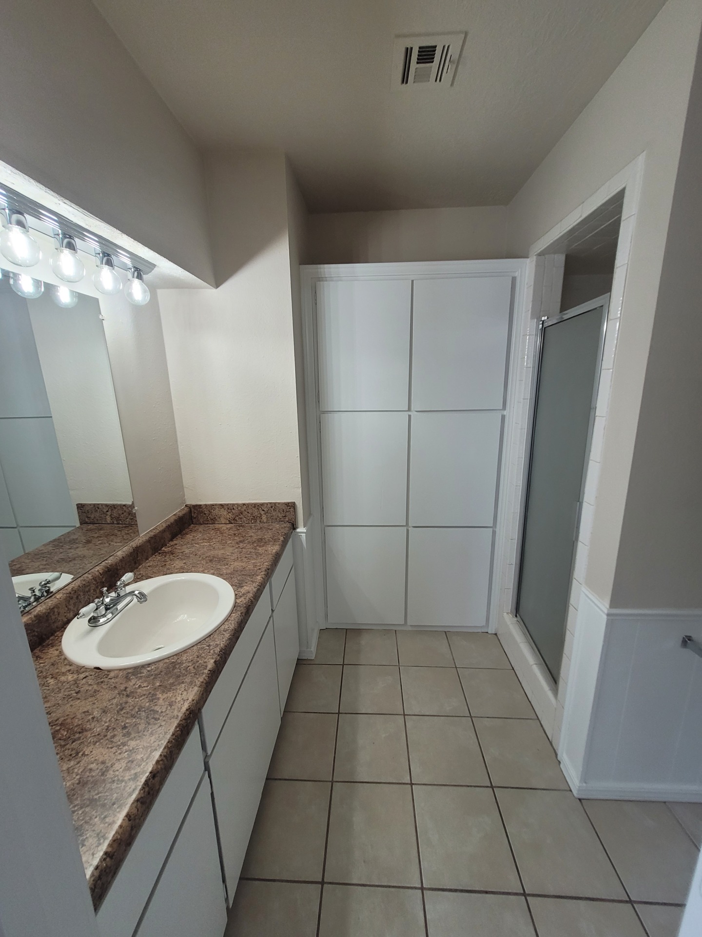 This unit won't be on the market long. A fine residence. More details on our website. 