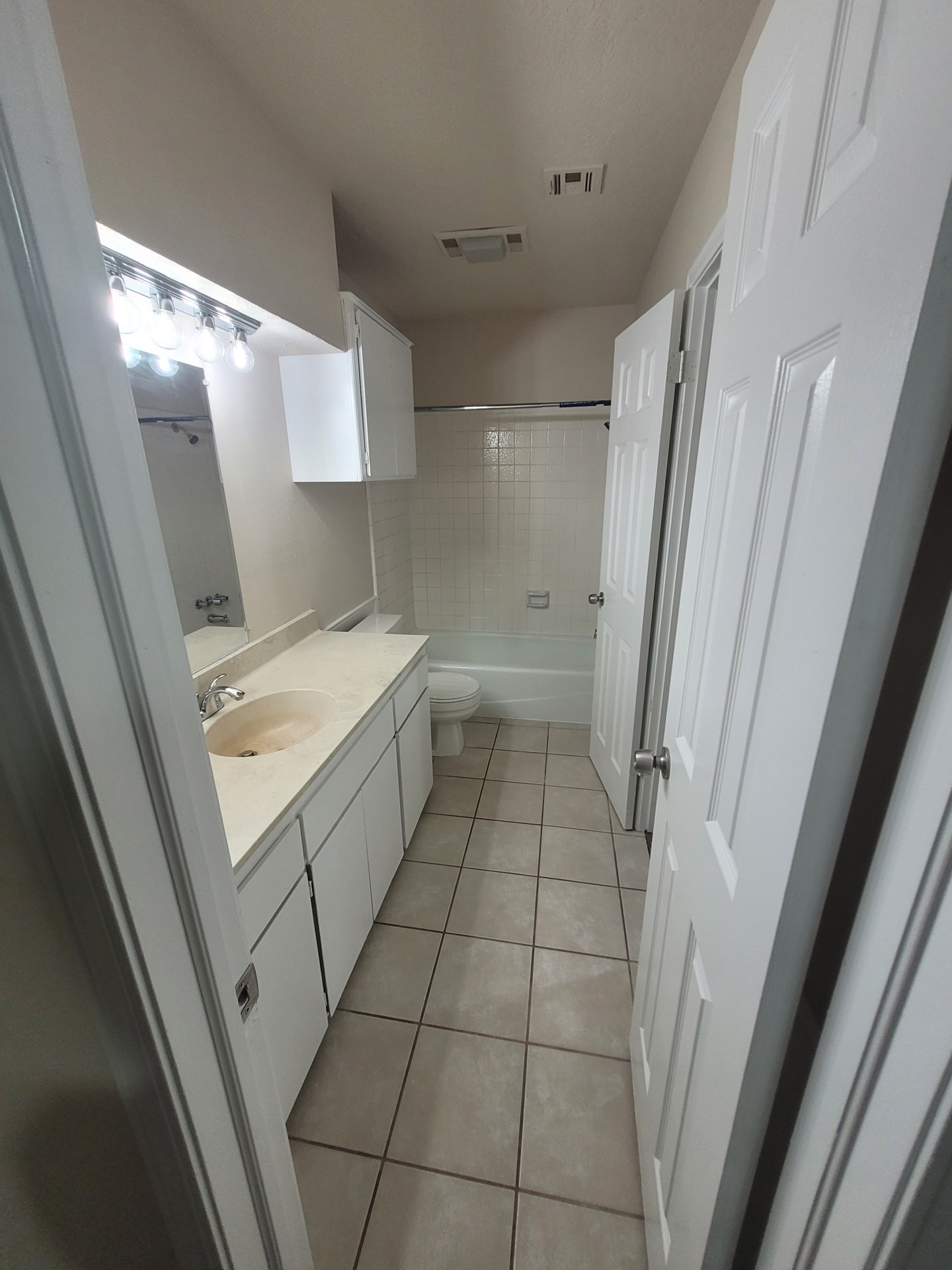 A rare find. A delightful nest. More details on our website. 