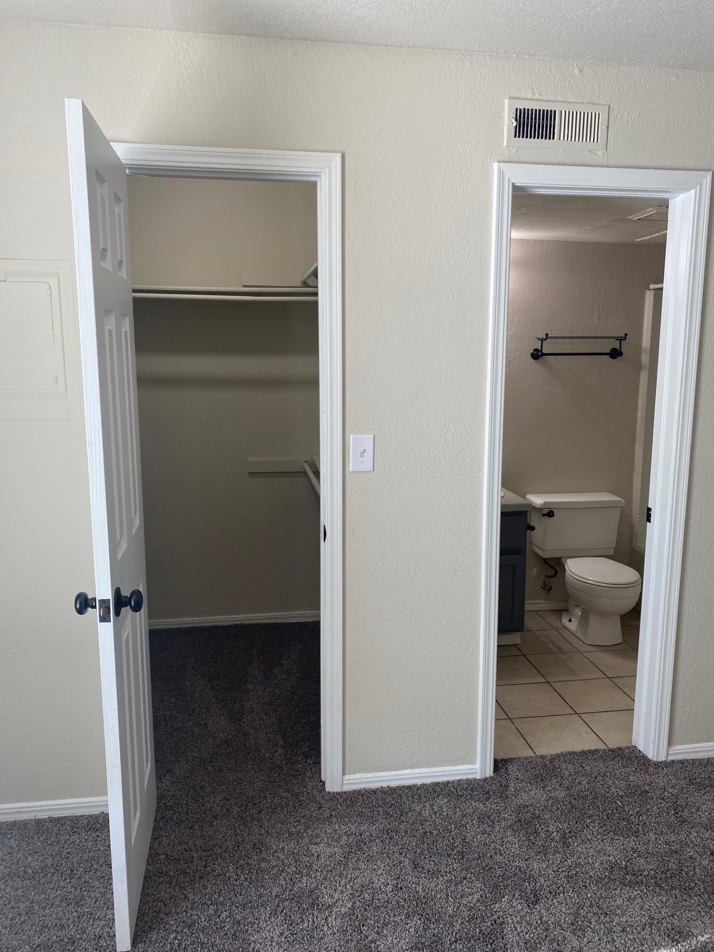 A darling domicile. Telephone us to ask about this rental unit. 