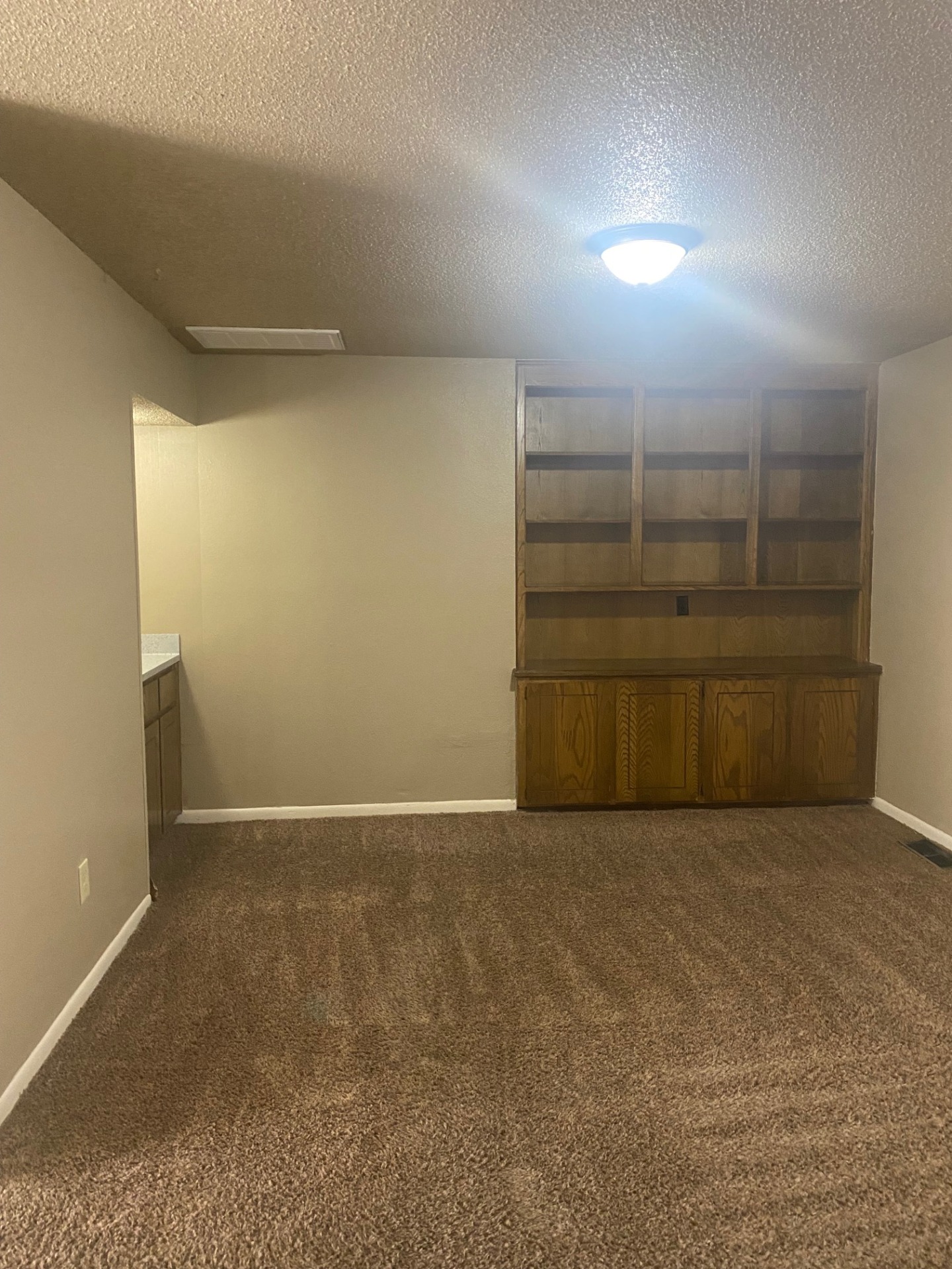 The perfect size for you. A pleasing dwelling. Give us a call at 405-720-0077. 