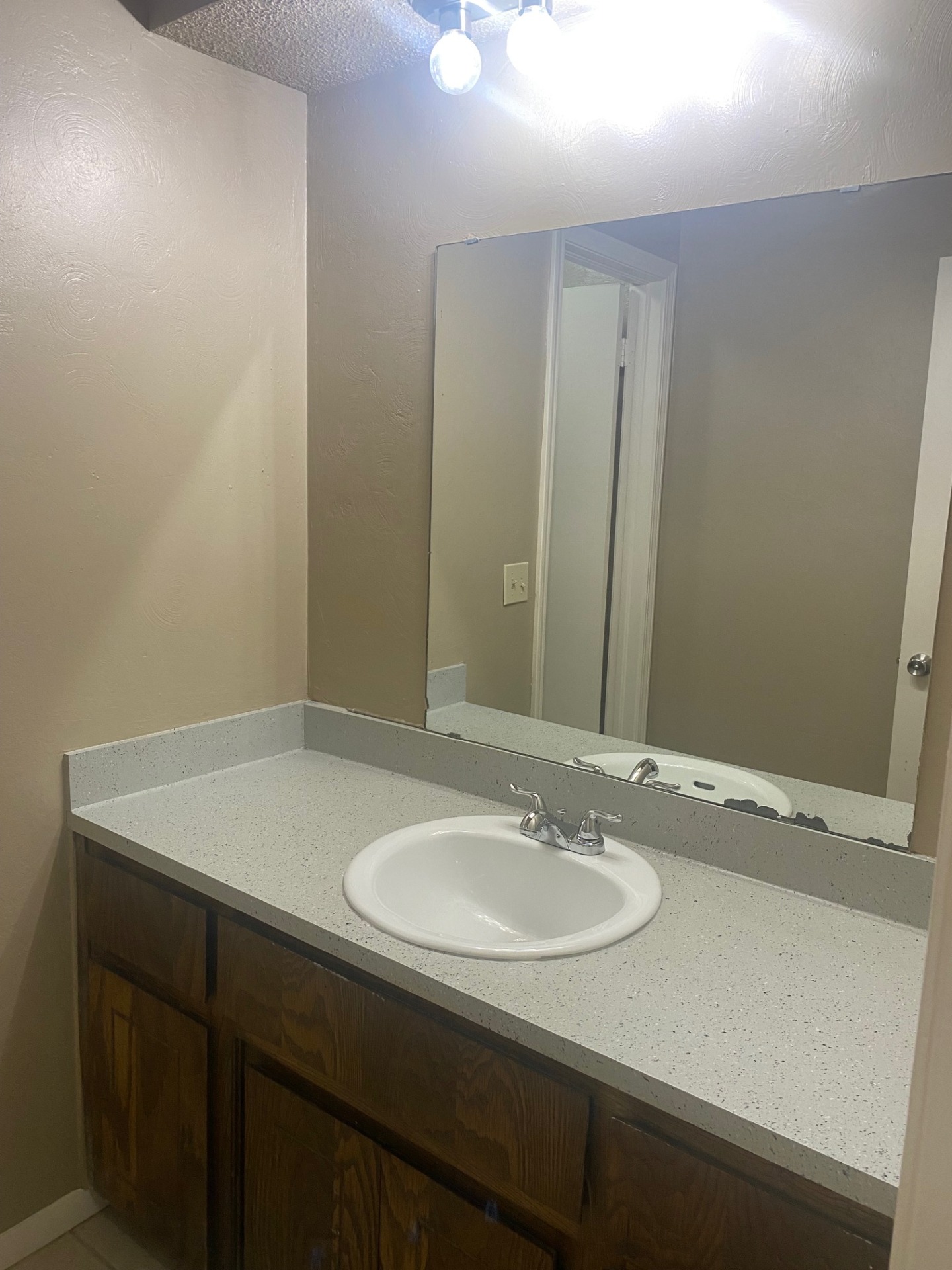 A first-rate home. Telephone us to ask about this rental unit. 