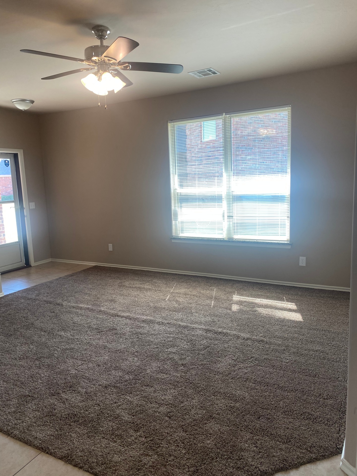 An enticing rental unit. A very desirable unit. 