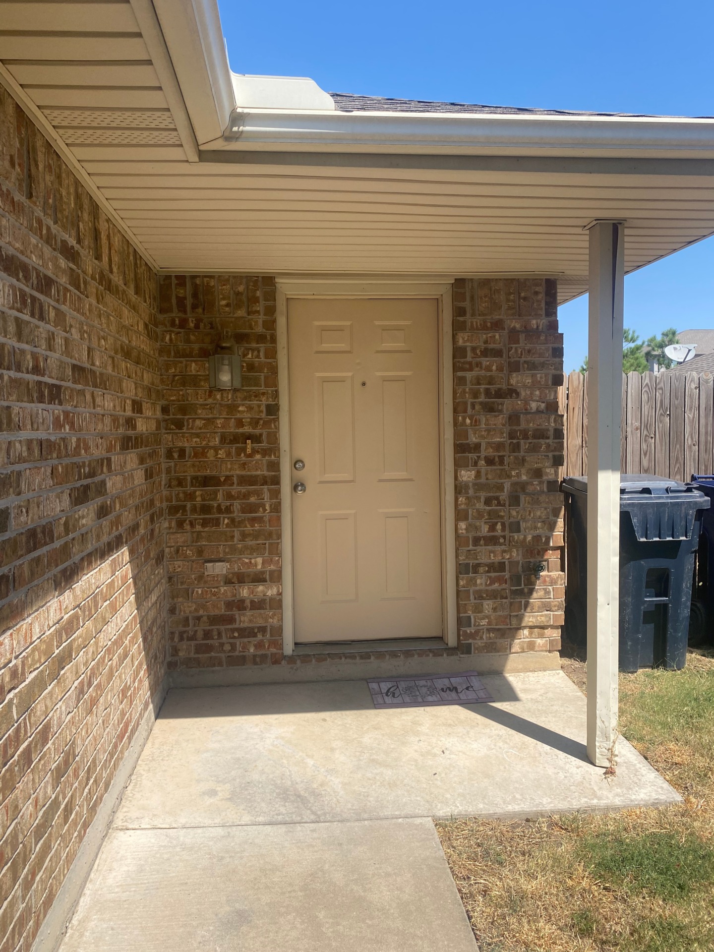 Awesome living quarters. Attractive kitchen and bathroom. 