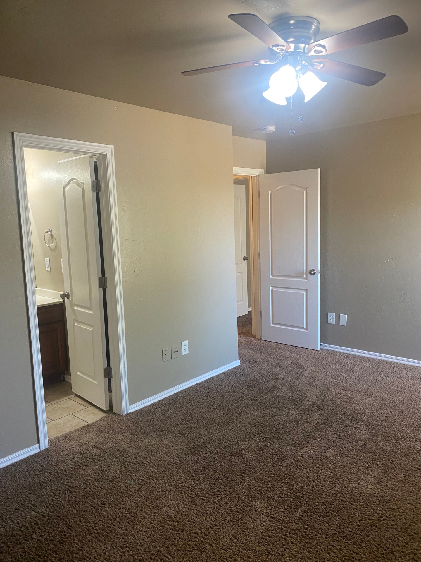 An appealing layout. Apply to rent this place today. 